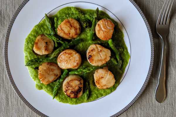 Sautéed Scallops with Asparagus
